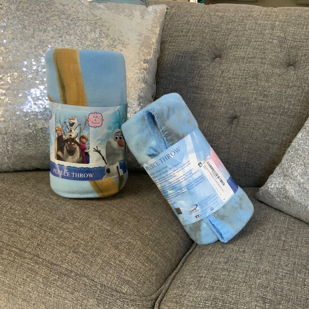 Two new fleece blankets from the move Frozen